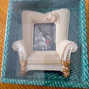 New in box vintage style picture frame